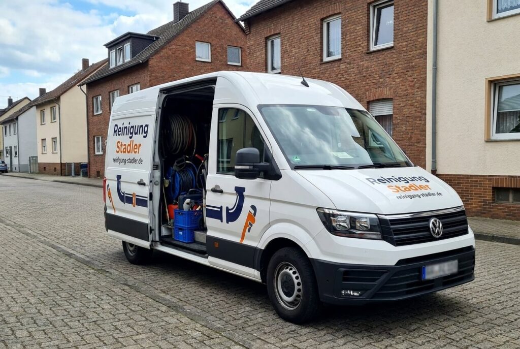 Servicefahrzeug von Reinigung Stadler für Rohrreinigung und Abflussreinigung